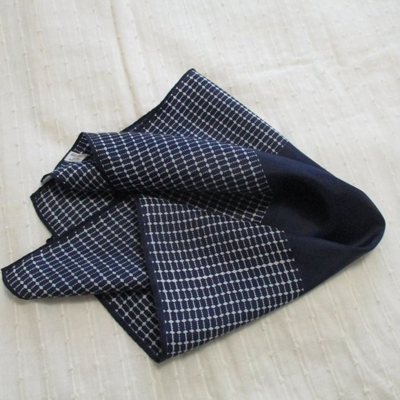 1970s navy & white pattern scarf - Picture 8 of 8